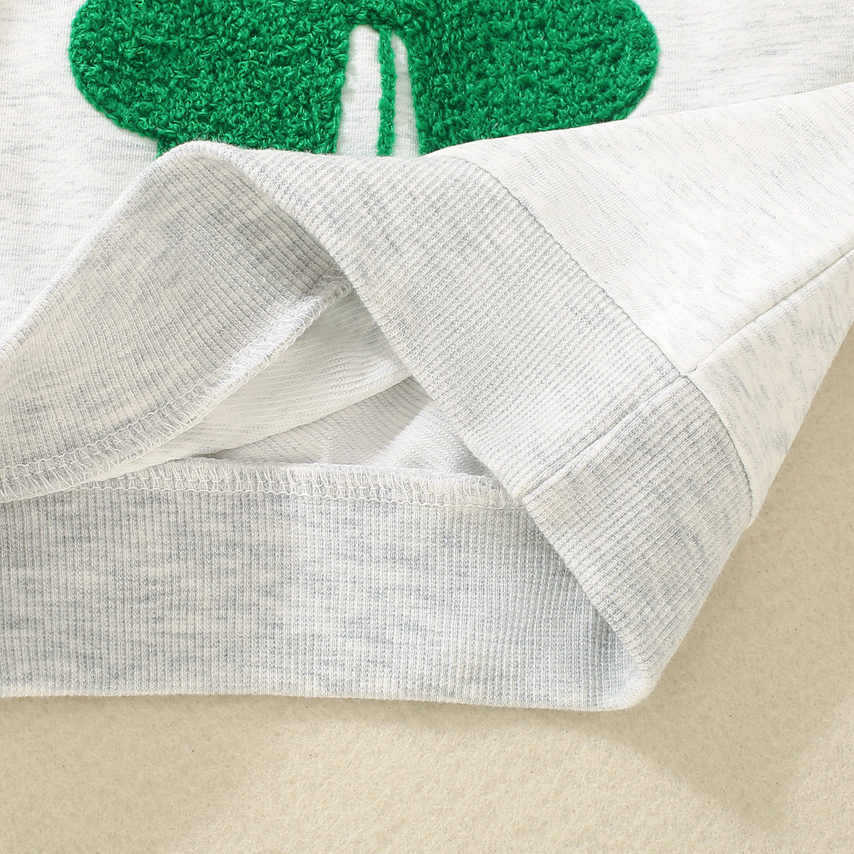 跨境婴幼儿中性男女婴童杏色四叶草印花长袖套装,童装/婴儿装/亲子装,儿童运动套装,淘宝优惠券,粉丝福利购,淘宝优惠卷