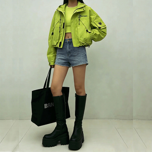 2026新款多巴胺风荧光绿连帽短款外套女宽松百搭拉链机能风冲锋衣