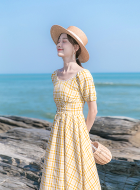 夏季新款法式复古气质温柔洋气修身长裙初恋少女设计感格子连衣裙