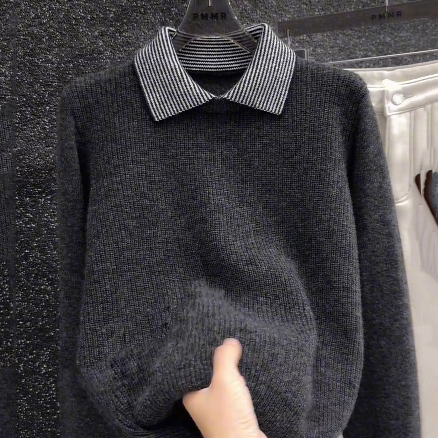 韩系深灰色翻领假两件针织衫女装