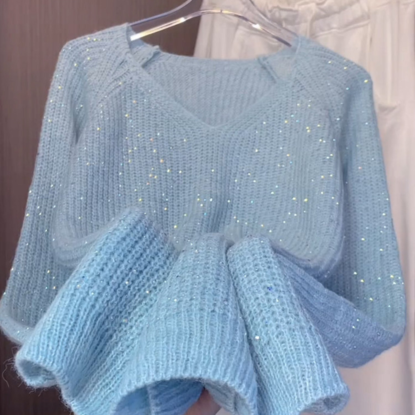 温柔慵懒风亮片v领针织衫女超好看秋冬季新款宽松设计感毛衣上衣,女装/女士精品,大码内搭,淘宝优惠券,粉丝福利购,淘宝优惠卷