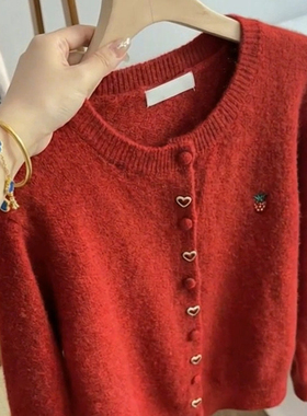 洋气时尚甜美风草莓刺绣圆领针织开衫女秋冬新年红色高级毛衣外套