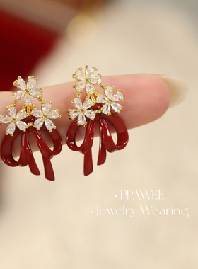 樱甜捧花|2026新年花朵耳环红色蝴蝶结耳饰女高级感爆闪锆石耳钉