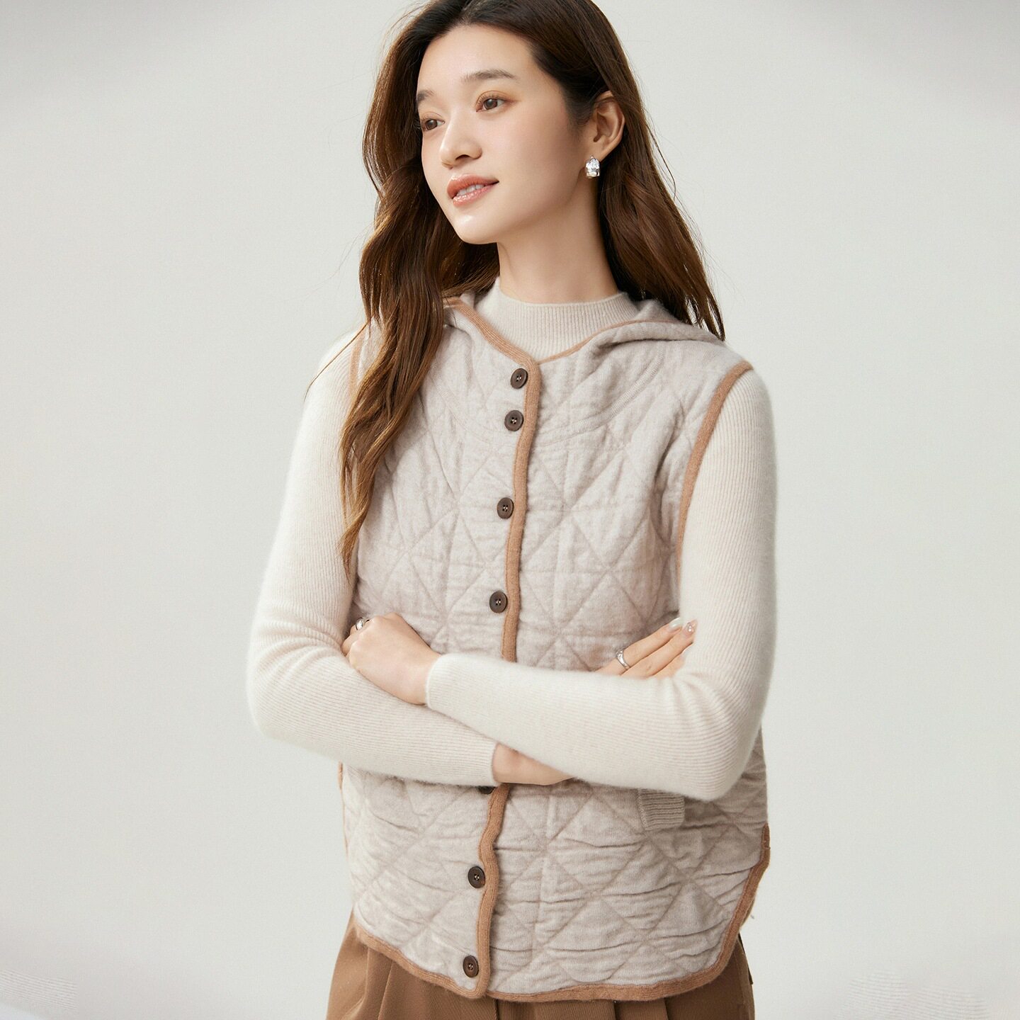 2026秋冬季新款菱格连帽背心马甲舒适百搭女装织带包边棉服外套厚