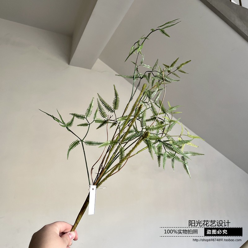 插花配叶立体飘逸叶子插花装饰图片