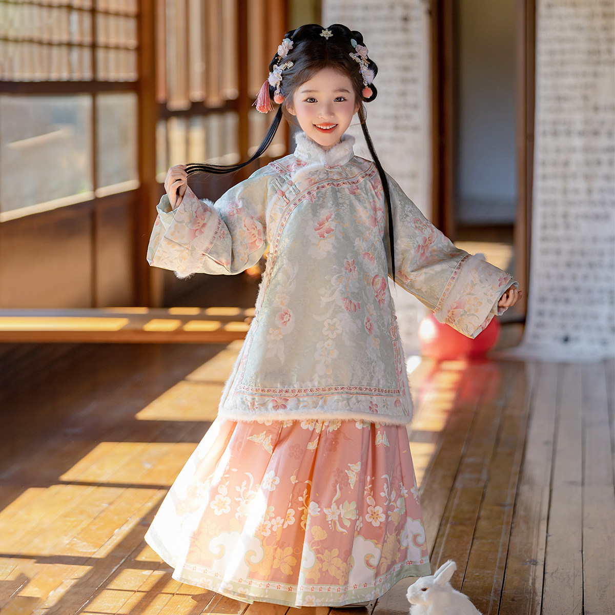 汉服女童2025冬季款儿童新中式国风仙气加绒拜年服套装女孩马面裙