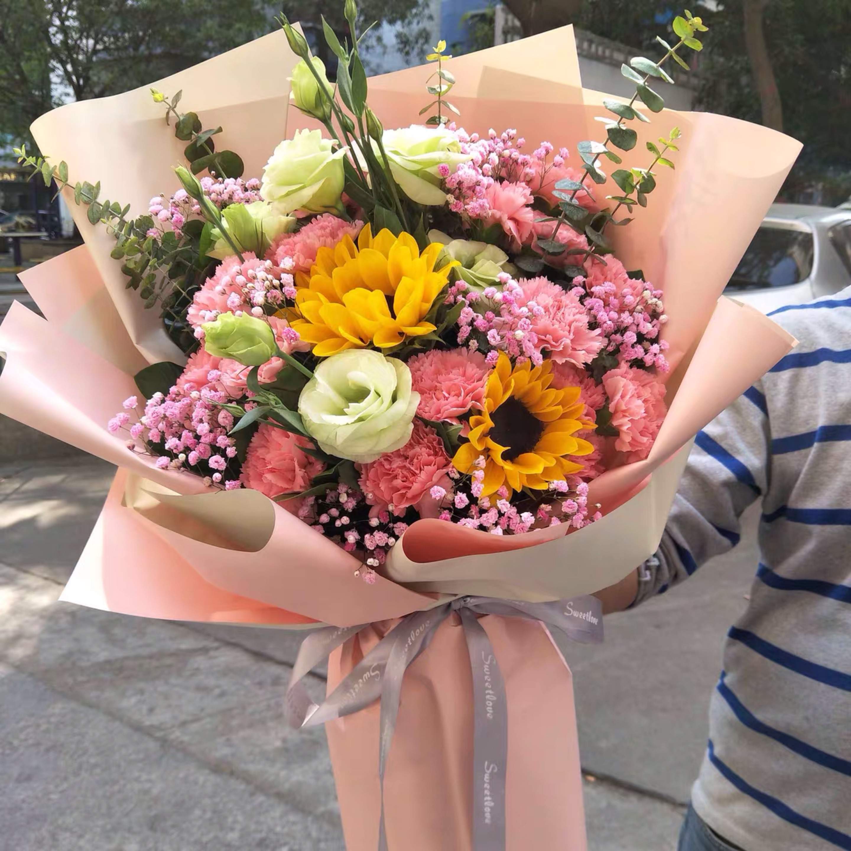 康乃馨花束母亲节烟台鲜花速递蓬莱龙口莱阳招远莱州福山莱山芝罘