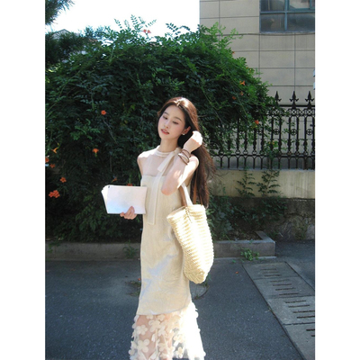 纯欲名媛风蝴蝶结无袖挂脖连衣裙夏季新款花朵纱网拼接修身长裙女