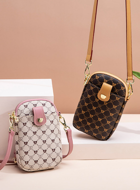 小熊依恋手机包女时尚百搭斜挎包可装6.7英寸手机休闲小巧单肩包