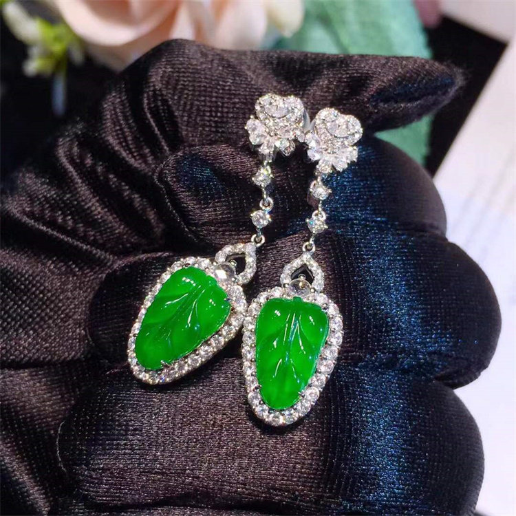 伟德国际翡翠的无事牌的作用探究翡翠无事牌的神秘力量与深远意义