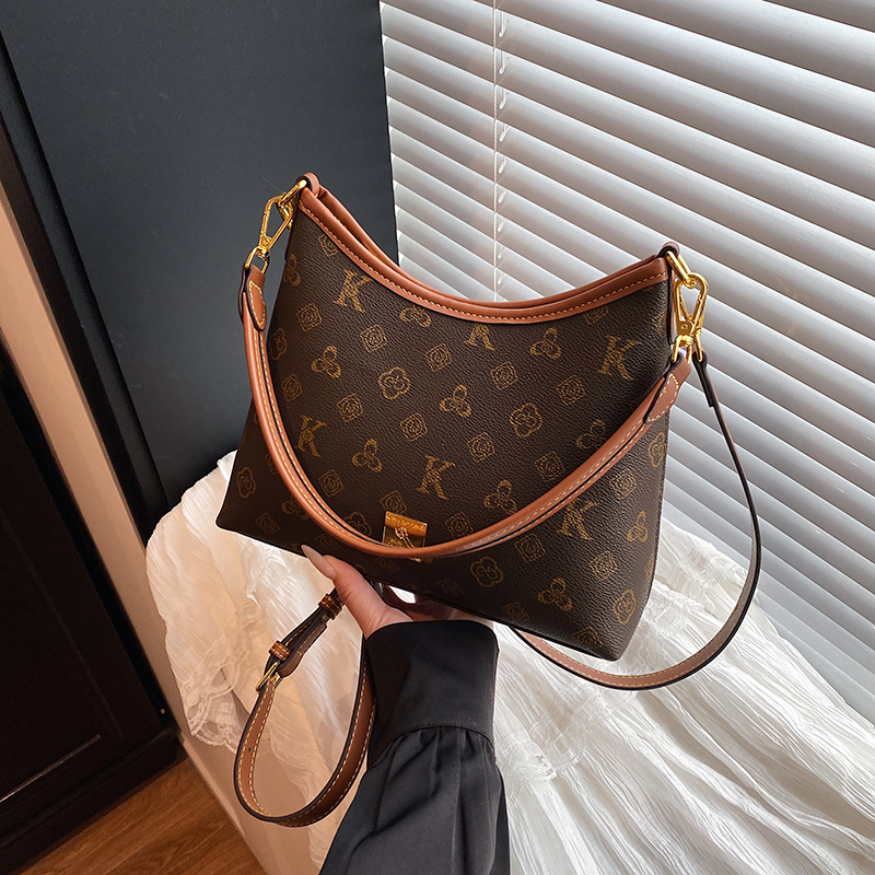 大容量腋下包女2025新款托特包女