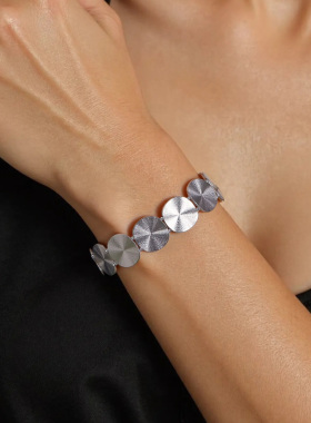 时尚潮流喷砂几何缎面纹理手链