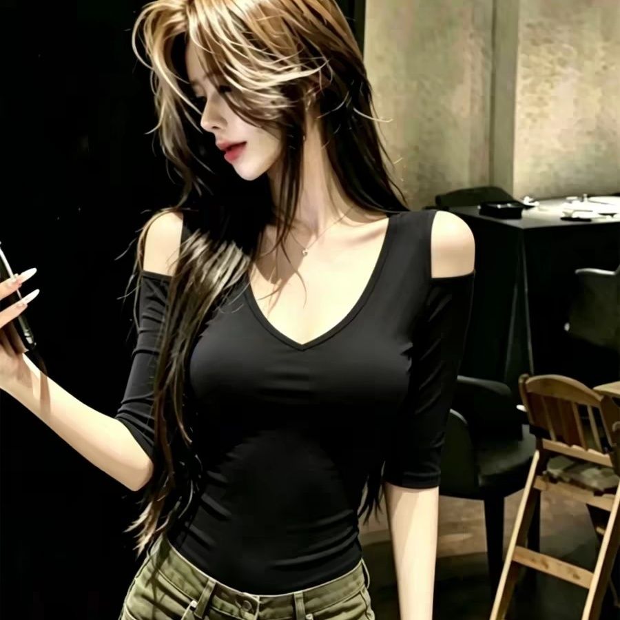 (现货)性感纯欲风V领五分袖T恤女显瘦露肩设计感高端小资小上衣