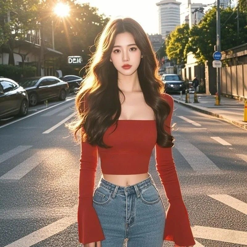 红色方领上衣女装秋冬2024新款辣妹修身独特别致喇叭袖短款打底衫