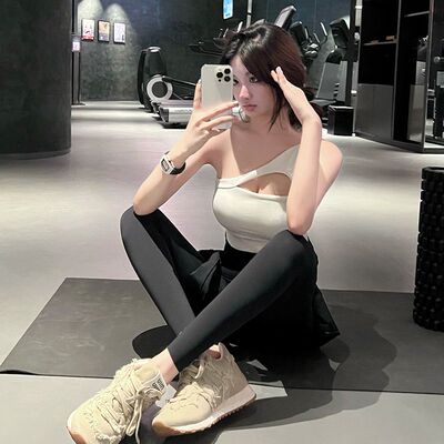 吊带辣妹性感健身斜肩带胸垫运动背心女秋新款显瘦设计感瑜伽上衣