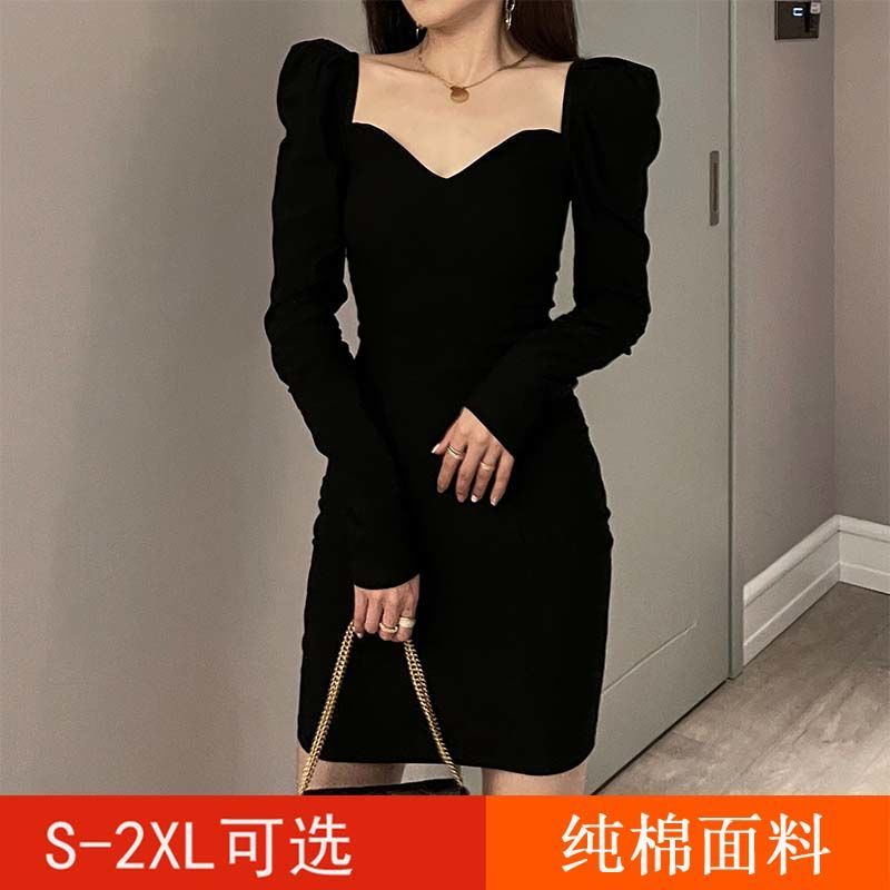 高级感法式泡泡袖短裙包臀赫本风方领连衣裙女2024新款小黑裙秋冬
