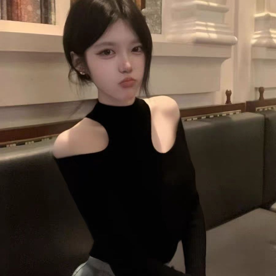 黑色精致纯欲露肩镂空修身长袖女秋季气质显瘦百搭名媛辣妹风上衣