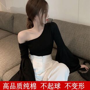 漏锁骨显瘦心机设计感小众喇叭袖上衣胖妹妹长袖t恤女性感打底衫