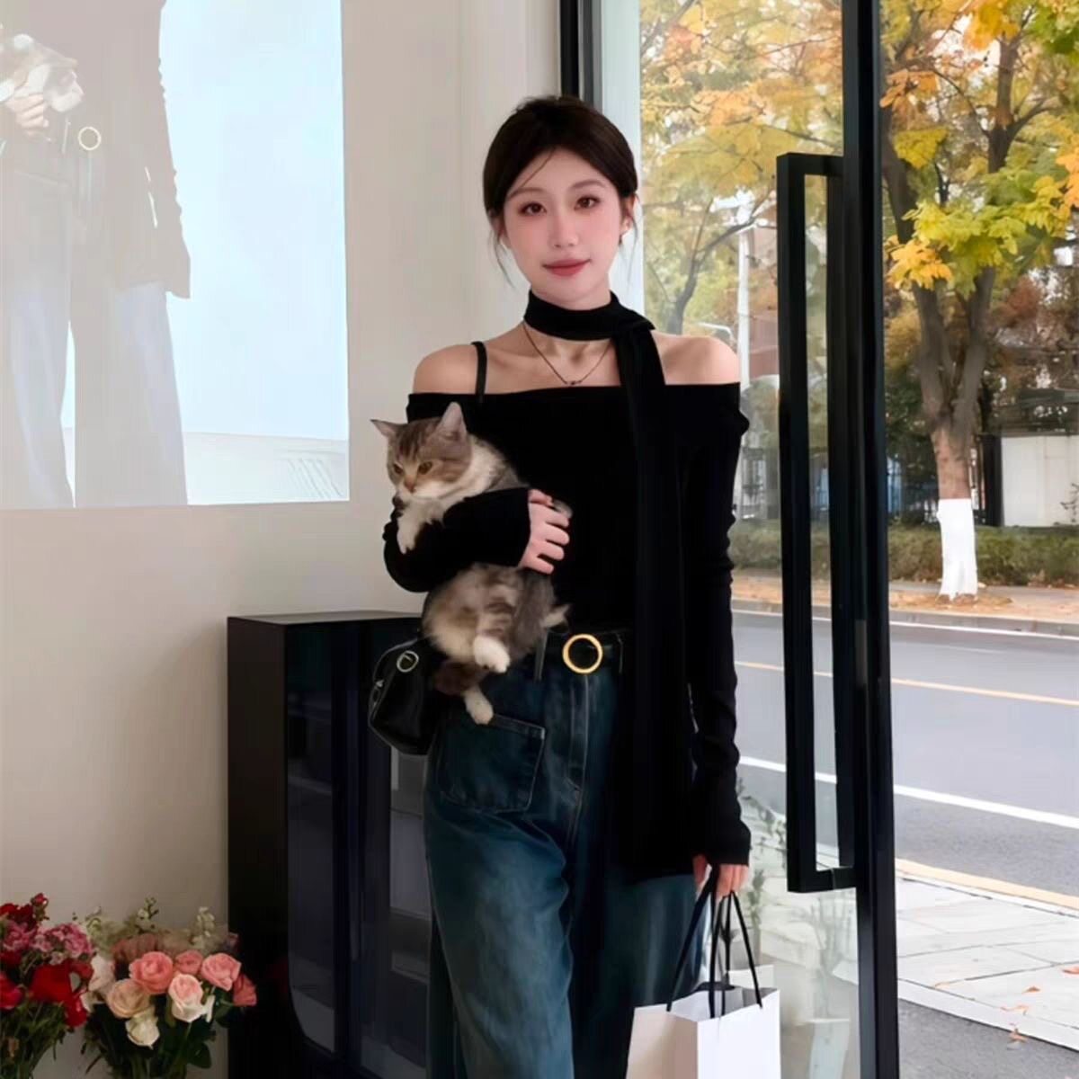 ins气质秋冬新款挂脖露肩紧身长袖T恤女修身显瘦一字领短款打底衫