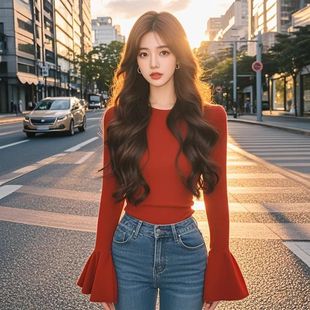 红色圆领上衣女秋冬2024新款法式复古别致修身设计感喇叭袖打底衫