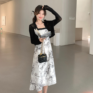 2024新款海边度假水墨画连衣裙高级感女夏吊带裙配开衫两件套