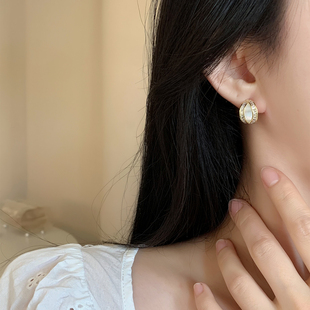 轻奢风范水滴形珍珠母贝镶钻耳环优雅百搭高级感十足925银针耳钉