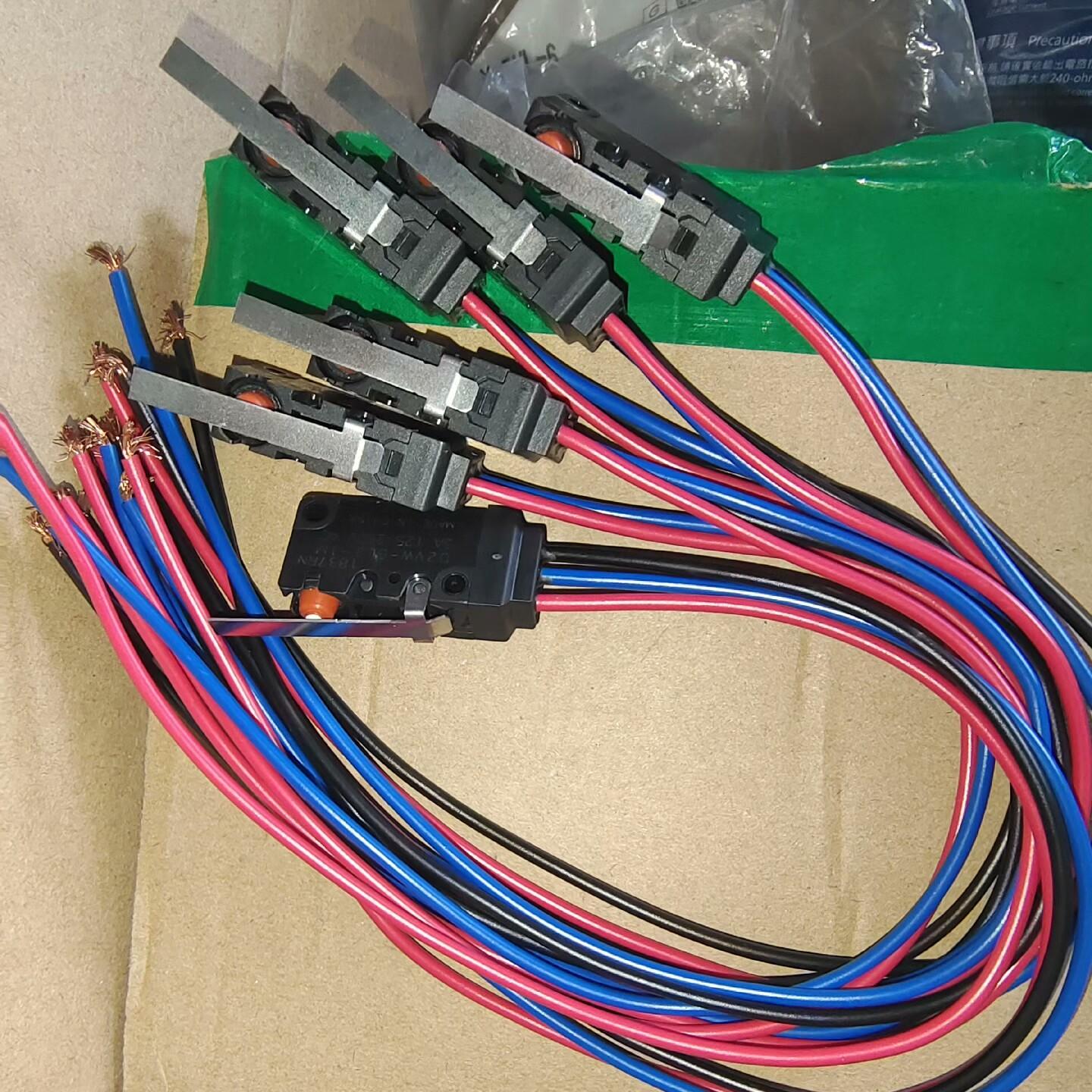 微动开关D2VW-5L1-1M  没用过的