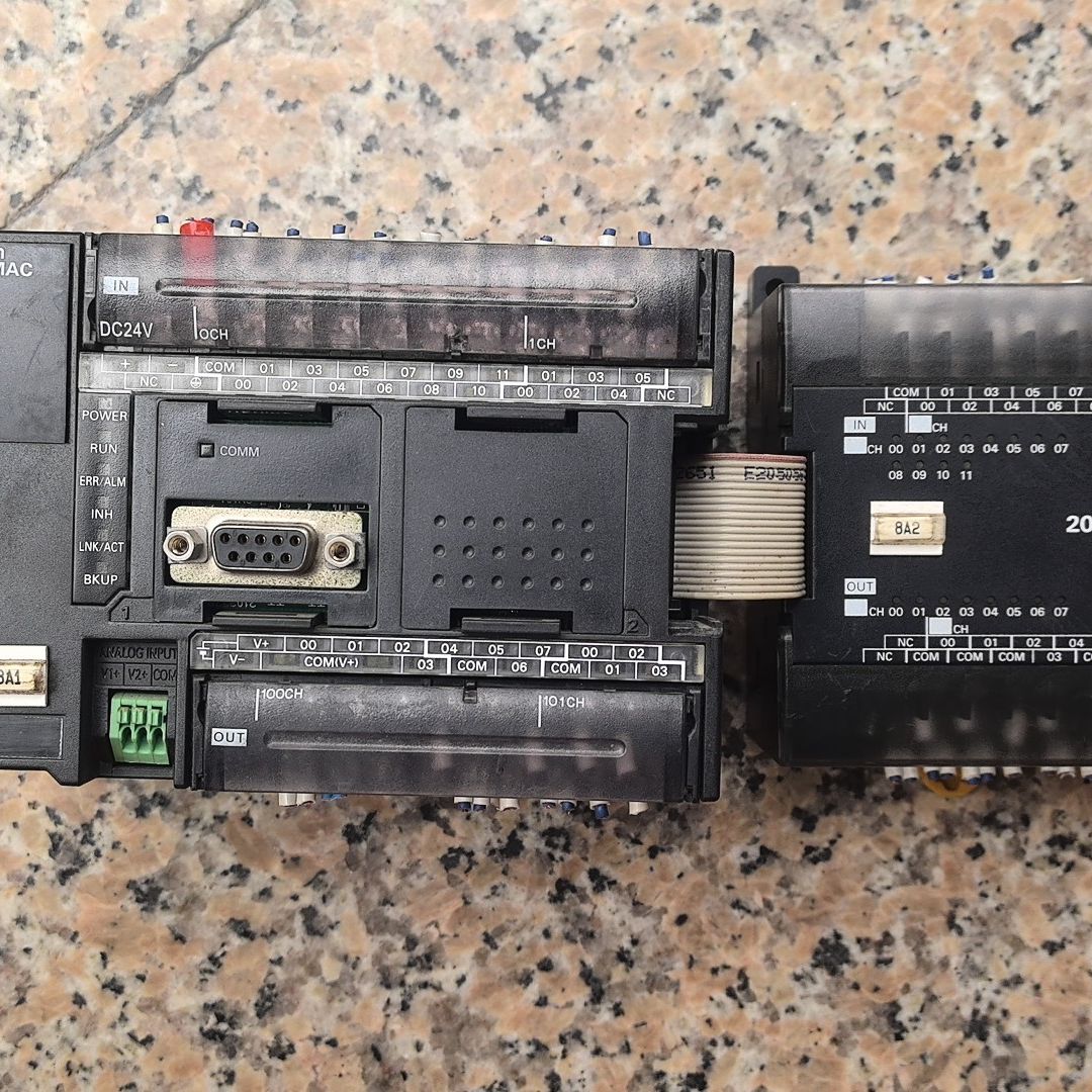 PLC主机CP1L-EM30DT1-D 配套模块CP1