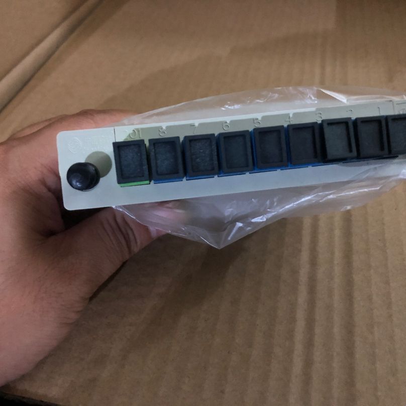 插卡式1:8分光器 整箱500个 品牌新地 13一个 不