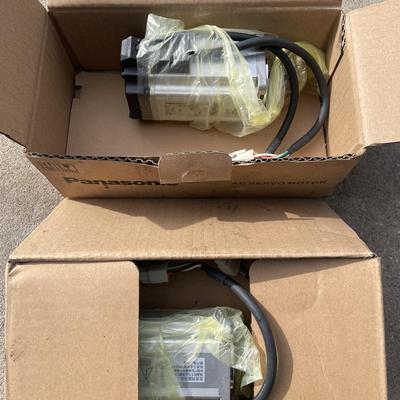 伺服电机 MHMJ042P1S 未使用  带