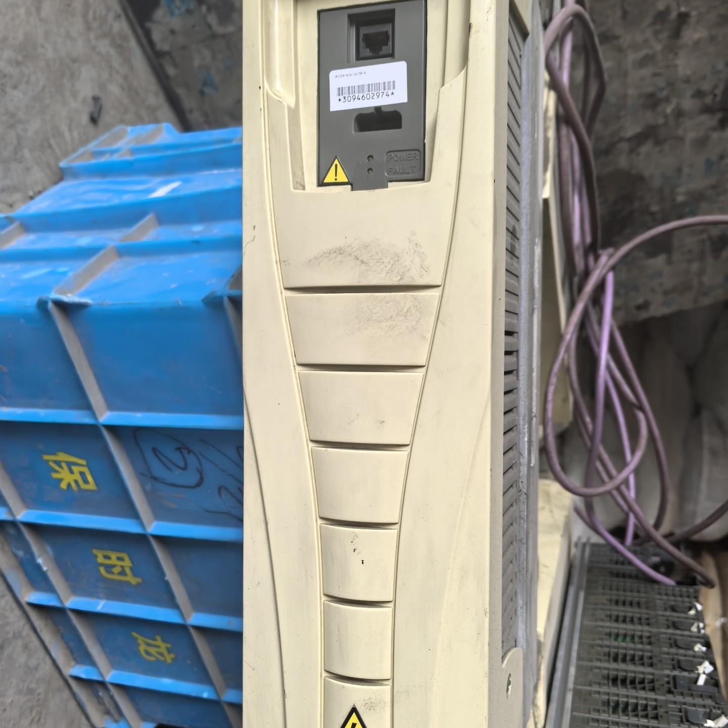 变频器ACS510-01-017A-4 7.5KW功率