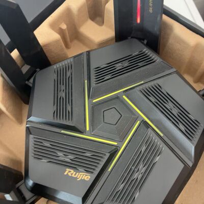 be72pro wifi7路由器 9个天线 9个网口 5