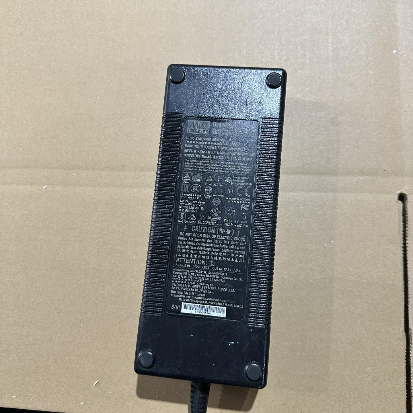 台湾明纬GST220A24-R7B电源适配器 24V 9.2