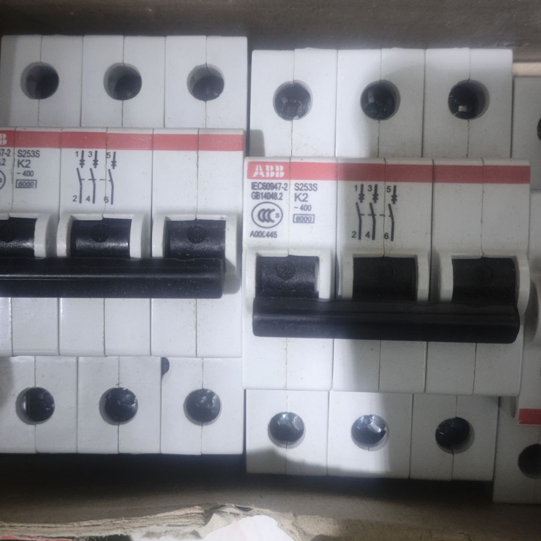 断路器S253S-K2 3P空气开关 。
