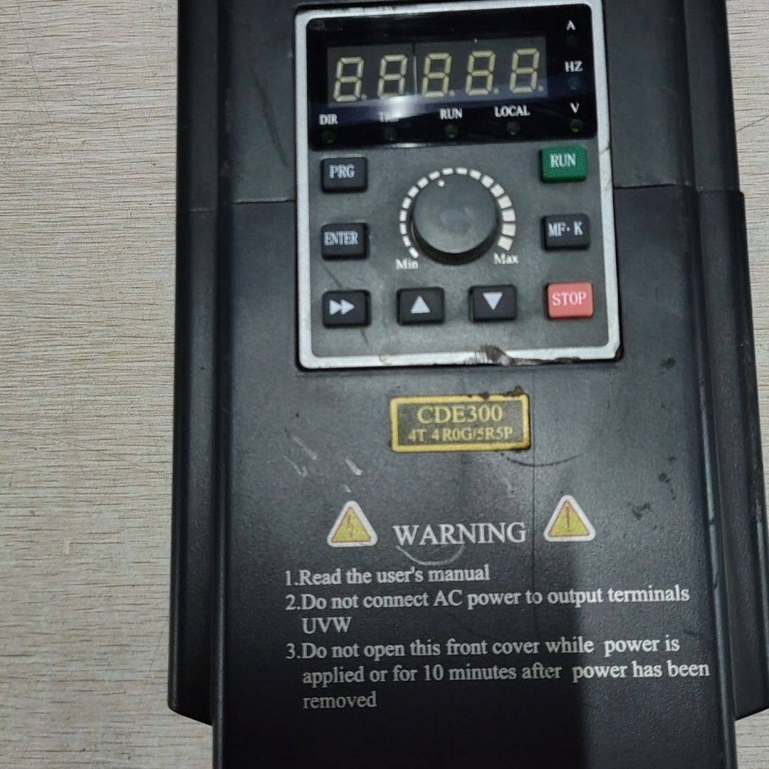 康元变频器CDE300-4T4R0G/5R5P   拆机