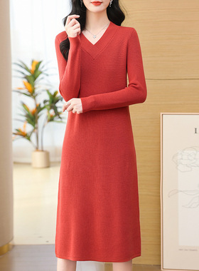 V领针织连衣裙女22025年新款春装妈妈气质长款配大衣的打底毛衣裙
