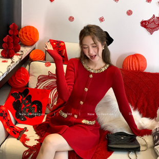DPLAY新年战袍红色针织连衣裙女2025秋冬新款法式气质高级感裙子