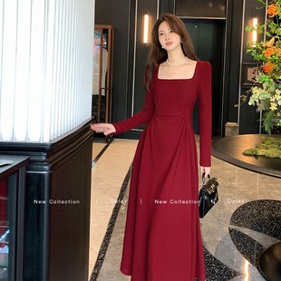 红色连衣裙女法式 DPLAY2025秋季 方领妖精裙敬酒订婚礼服裙子长裙