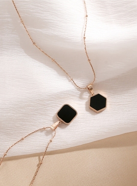 简约时尚百搭钛钢项链女玫瑰金精致小方块项链饰品六边形锁骨项链