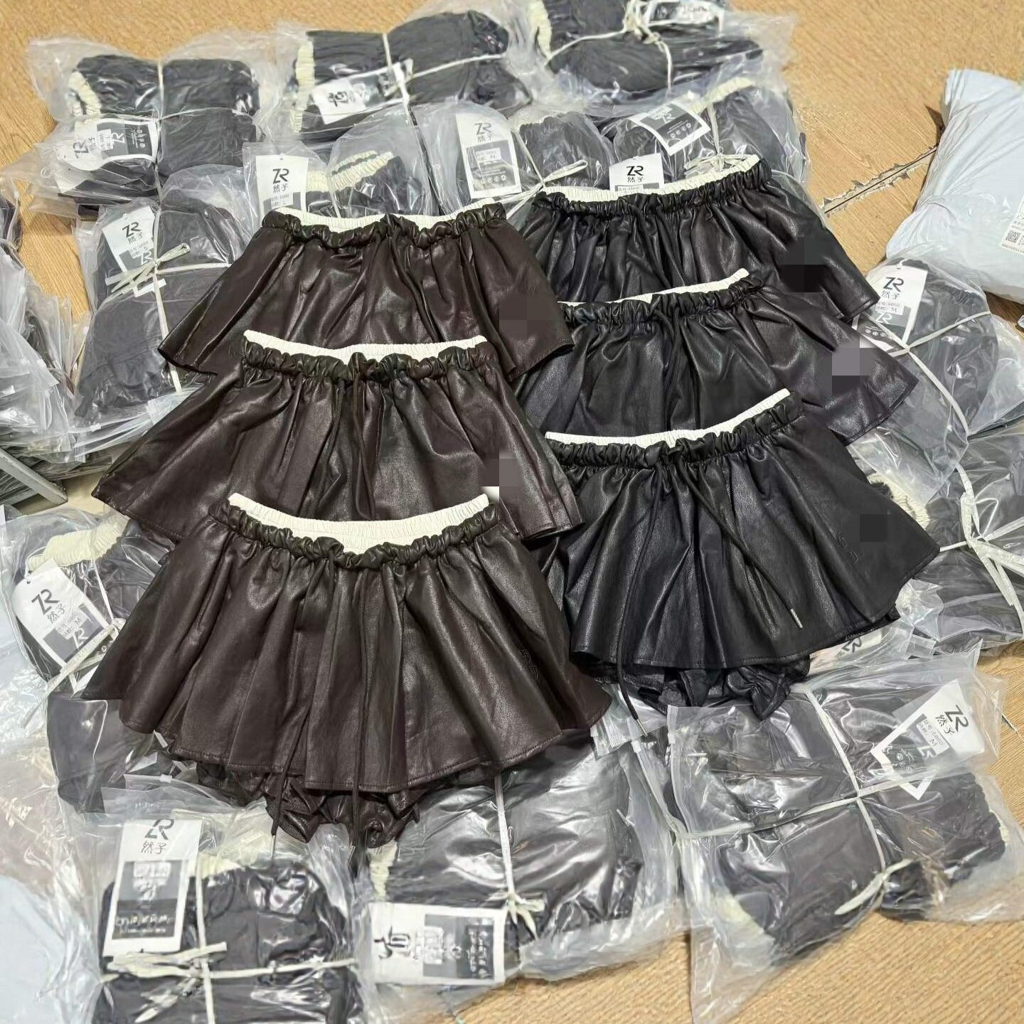 秋冬pu皮假两件蓬蓬短裙女高腰A字裙显瘦百褶半身裙时尚辣妹短裙