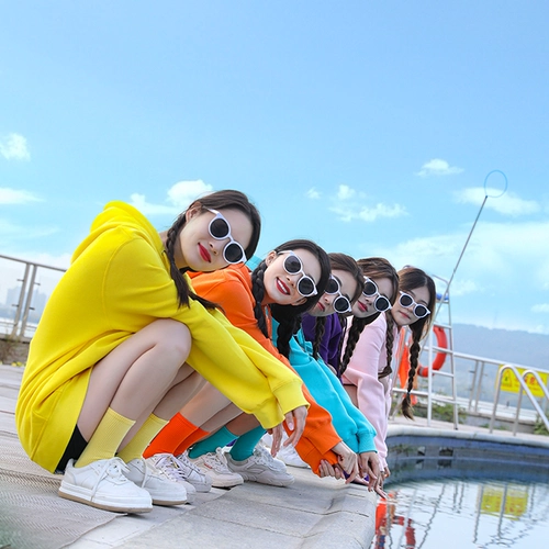 Толстовка, восьмилетний магазин, более 20 цветов, осенние и зимние толстовки с капюшоном конфетных цветов, свободная однотонная одежда для нескольких человек плюс бархат, мужская и женская классная униформа, лучшие наряды, групповая туристическая фотография.