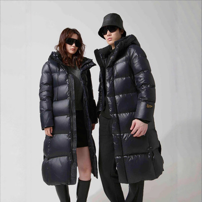 黑金鹅绒服高端加厚加长款男女同款小红书冬季过膝连帽情侣羽绒服