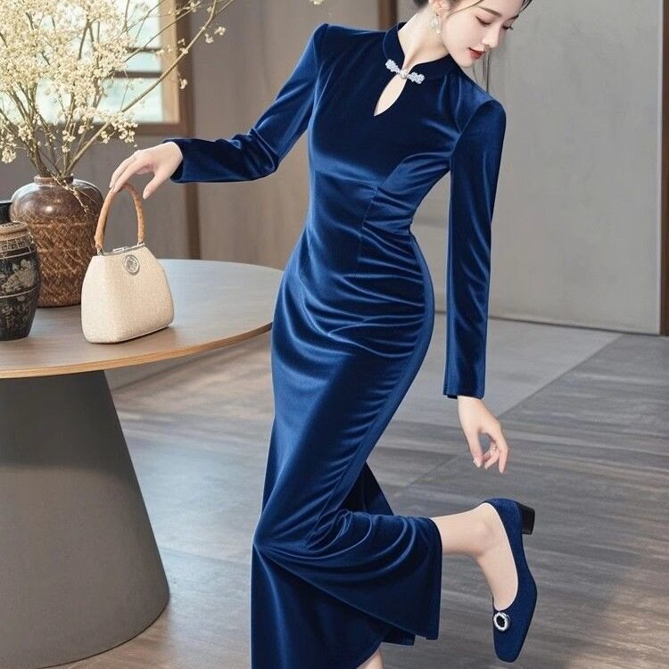 新中式国风旗袍改良轻奢高级感重要场合蓝色丝绒连衣裙2025年冬季