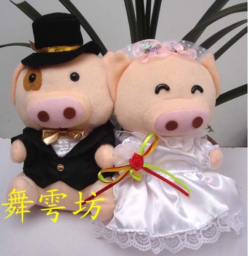 特情侣娃娃婚车/婚礼签到台饰品 结婚猪 情侣婚纱麦兜猪公仔一对