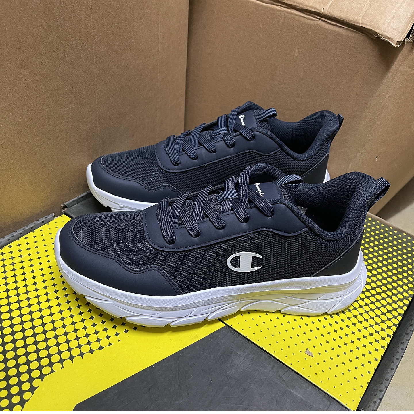 外贸原单男女鞋2026春夏休闲跑步鞋轻便透气旅游鞋情侣运动时尚鞋