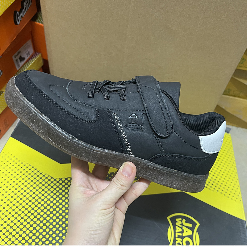 外贸原单男童鞋2025春款时尚板鞋防滑休闲运动鞋学生大童 35 37码