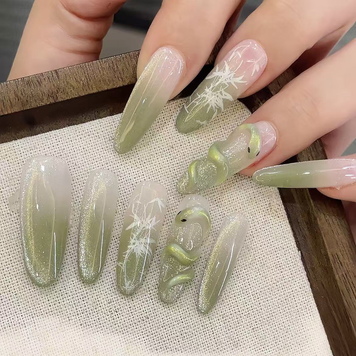 纯手工【小青蛇】春天新中式国风立体浮雕猫眼绿色长款竹叶穿戴甲