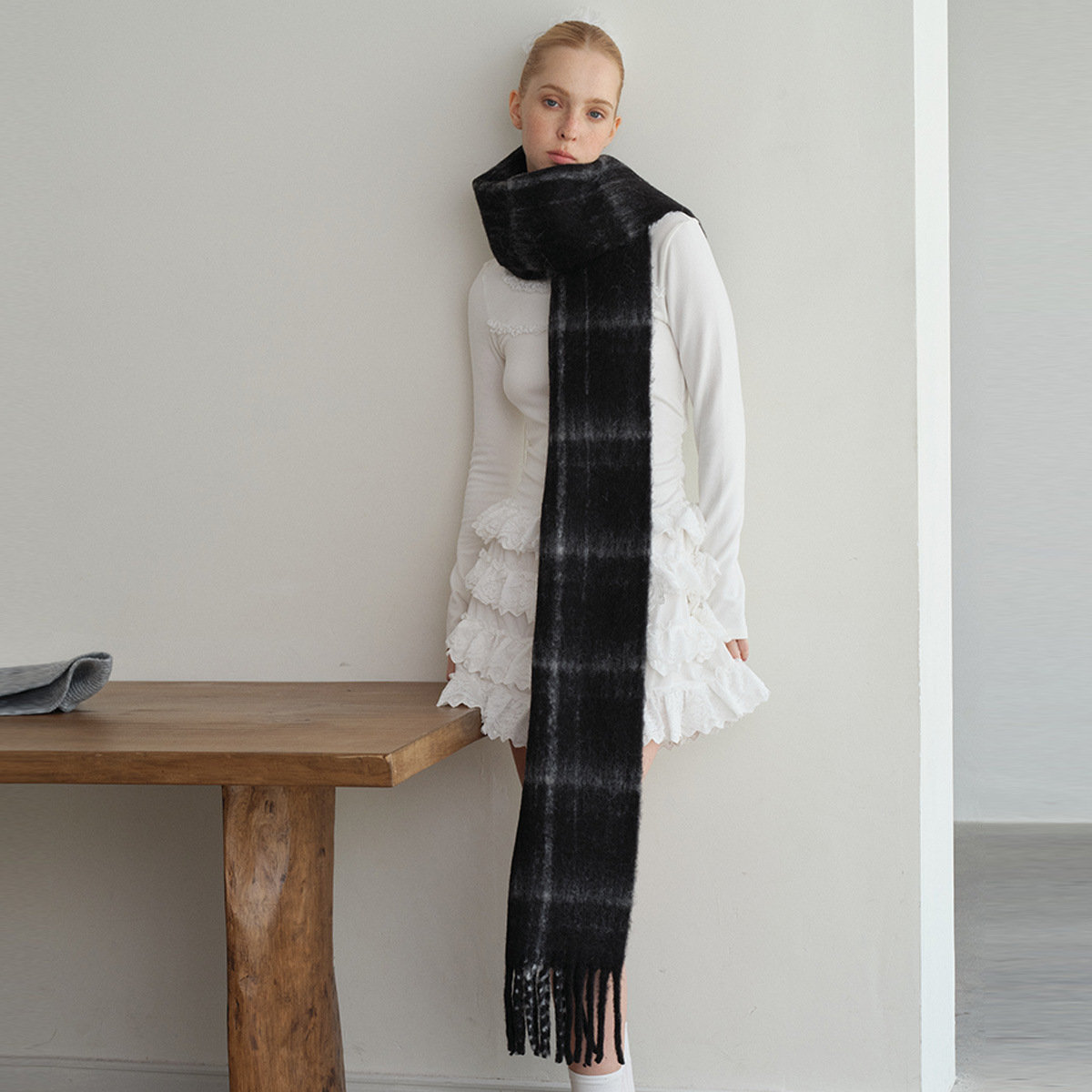 20%新西兰羊毛混纺中性格纹围巾女冬季黑色复古格子氛围感长围脖