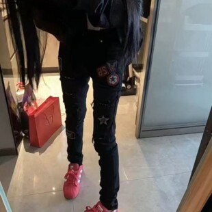 潮牌AM破洞贴布徽章轻奢牛仔裤男痞帅潮流修身小脚弹力休闲长裤子