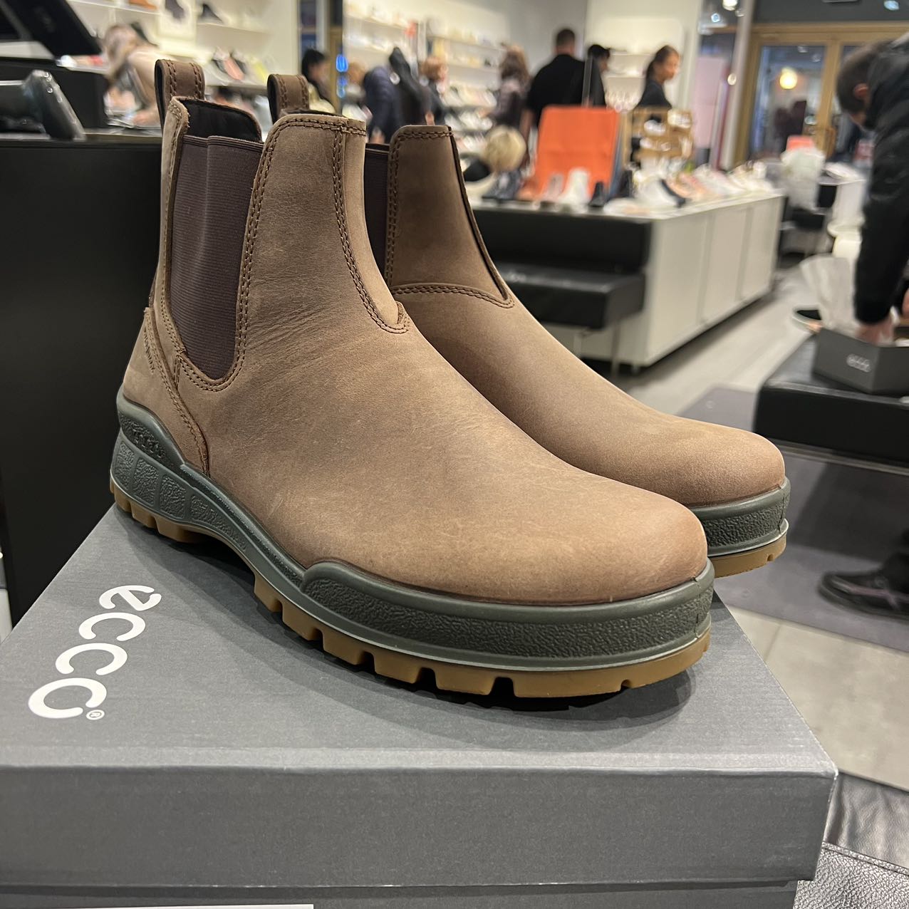Ecco爱步男靴切尔西靴秋户外运动靴防滑真皮工装靴防滑短靴831874